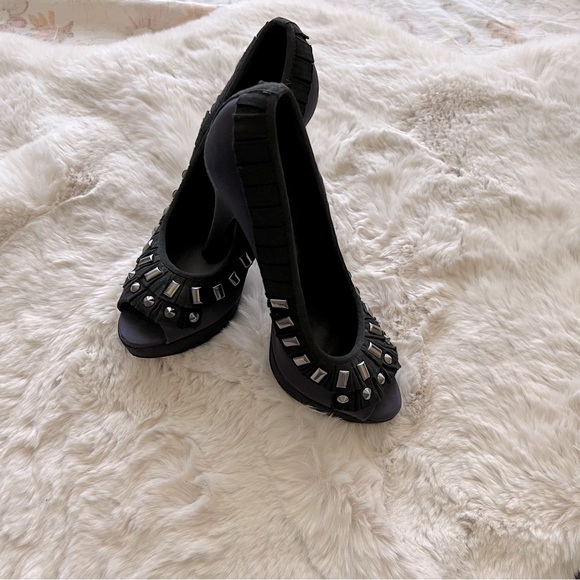 Tory Burch Purple & Black Studded Satin Platform Pleated Peep Toe Heels. Size 8 - Picture 2 of 15
